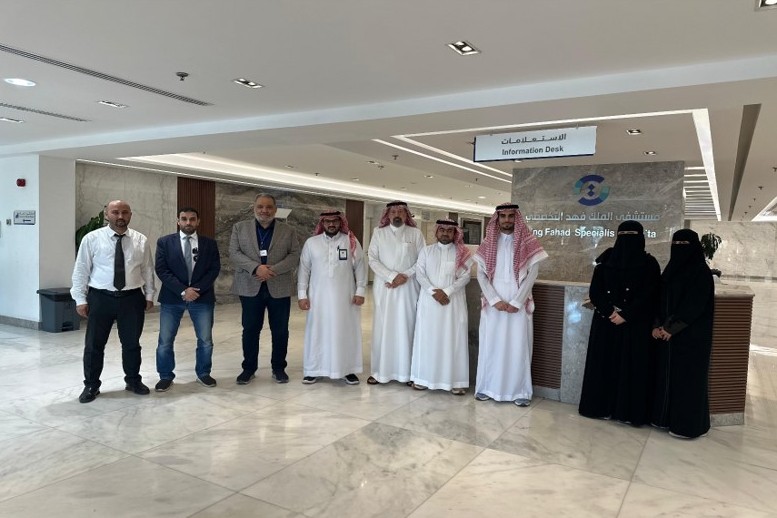 نائب رئيس مجلس إدارة اليمامة يزور مرضى السرطان بمستشفى الملك فهد التخصصي دعمًا للمبادرات الإنسانية
