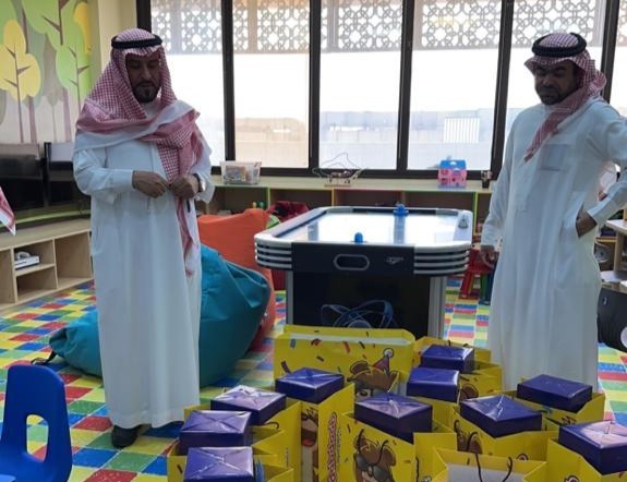نائب رئيس مجلس إدارة اليمامة يزور مرضى السرطان بمستشفى الملك فهد التخصصي دعمًا للمبادرات الإنسانية